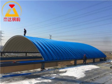 拱形屋頂圈梁處架設H鋼作為支座