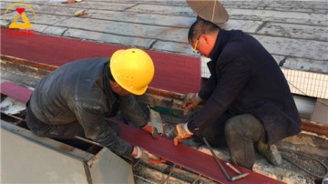 拱形屋頂放置預埋螺栓