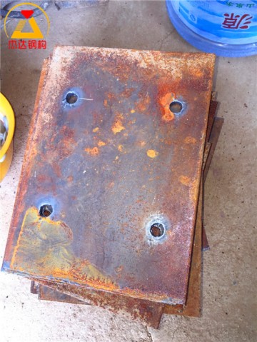 拱形屋頂牛腿使用穿墻預(yù)埋件